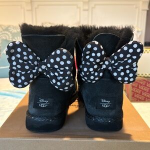 VGUC Disney Minnie mouse Bow Sweetie UGGs women’s size 11